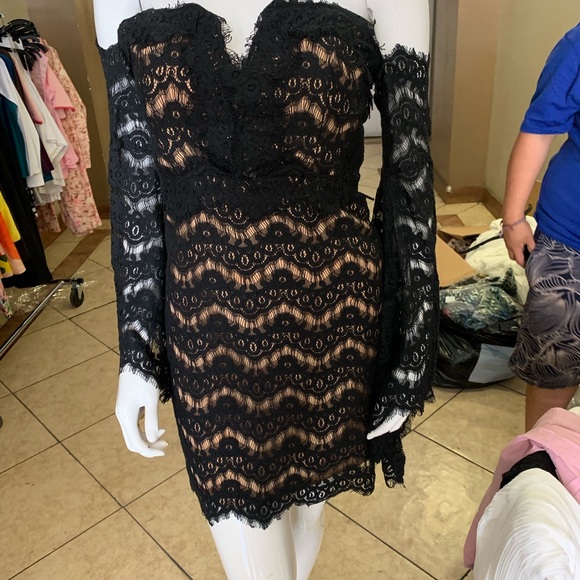 Short dress ! Stunning - Picture 3 of 5